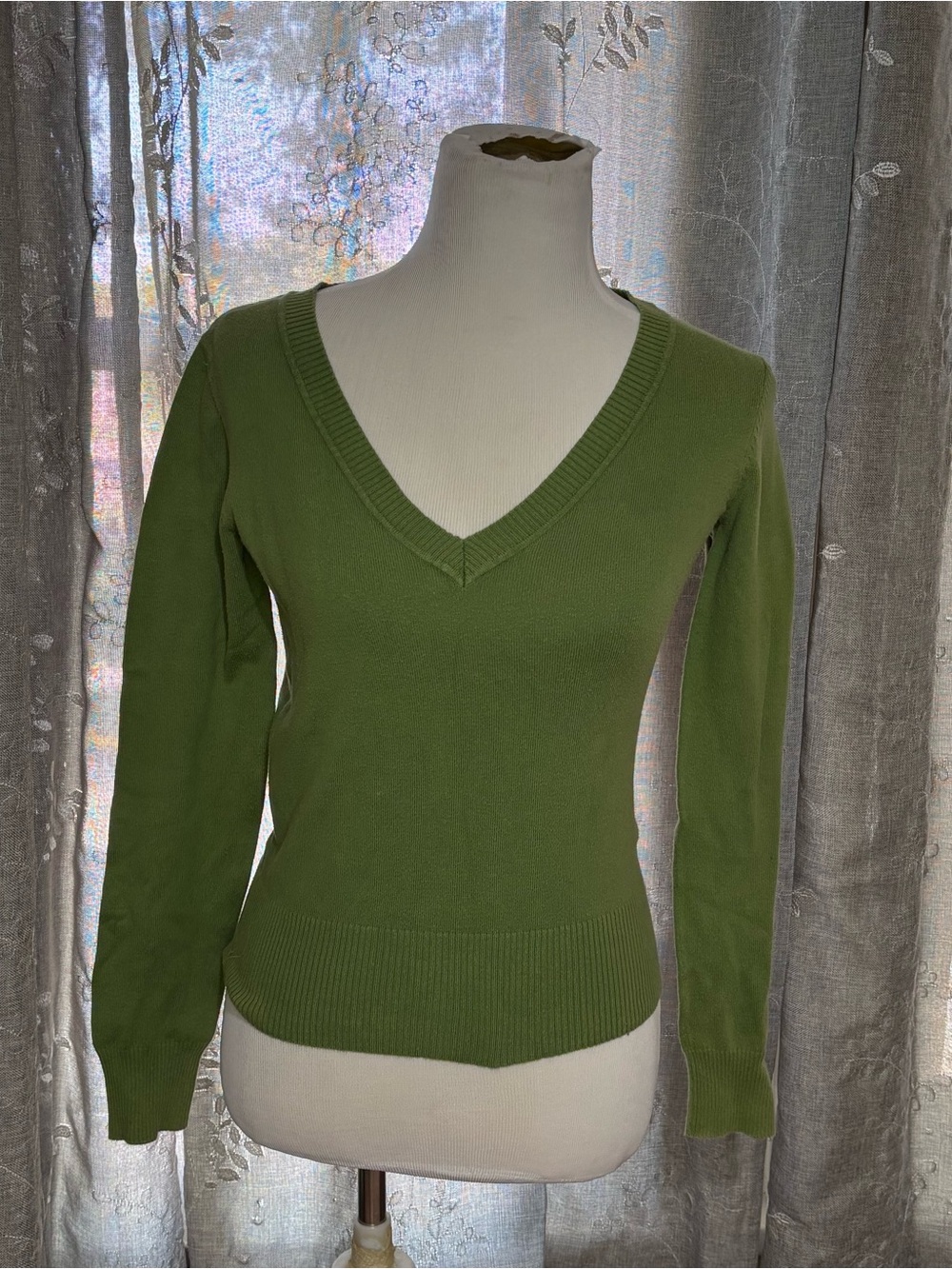 Vintage Y2K Aeropostale Avocado Green V-Neck Sweater M